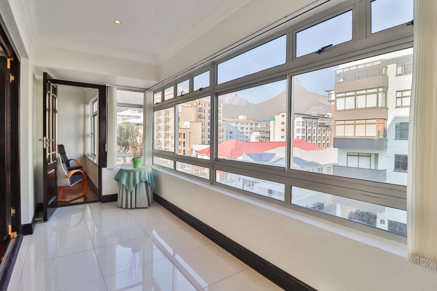 2 Bedroom Property for Sale in Sea Point Western Cape